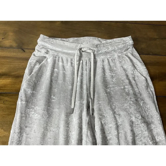 Lululemon Ready To Crush Crushed Velvet Velour Joggers Size 6 Chrome - Picture 4 of 11
